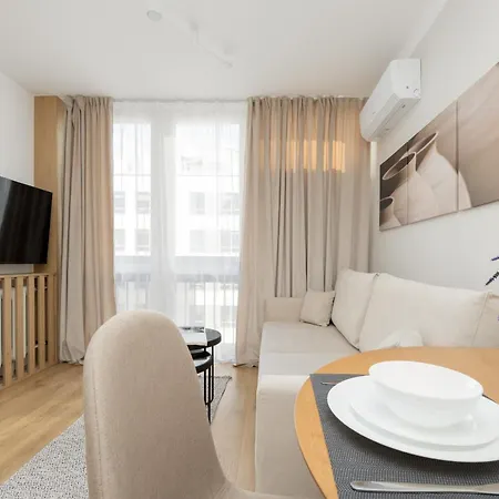 Pereca Klimatyzowany W Centrum Warszawy Z Darmowym Parkingiem By Renters Apartment *