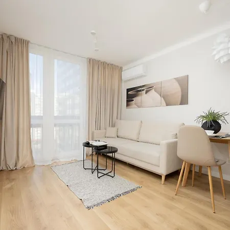 Pereca Klimatyzowany W Centrum Warszawy Z Darmowym Parkingiem By Renters Apartment