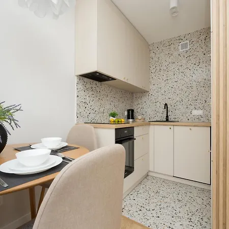 Pereca Klimatyzowany W Centrum Warszawy Z Darmowym Parkingiem By Renters Apartment *